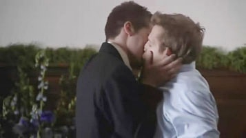 探索小巷深处的独特风情,最新男同志videos一览