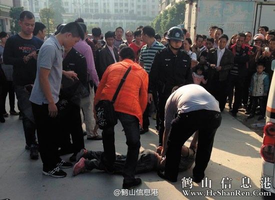 鹤山新闻命案背后的小巷秘密,独特小店的背后故事