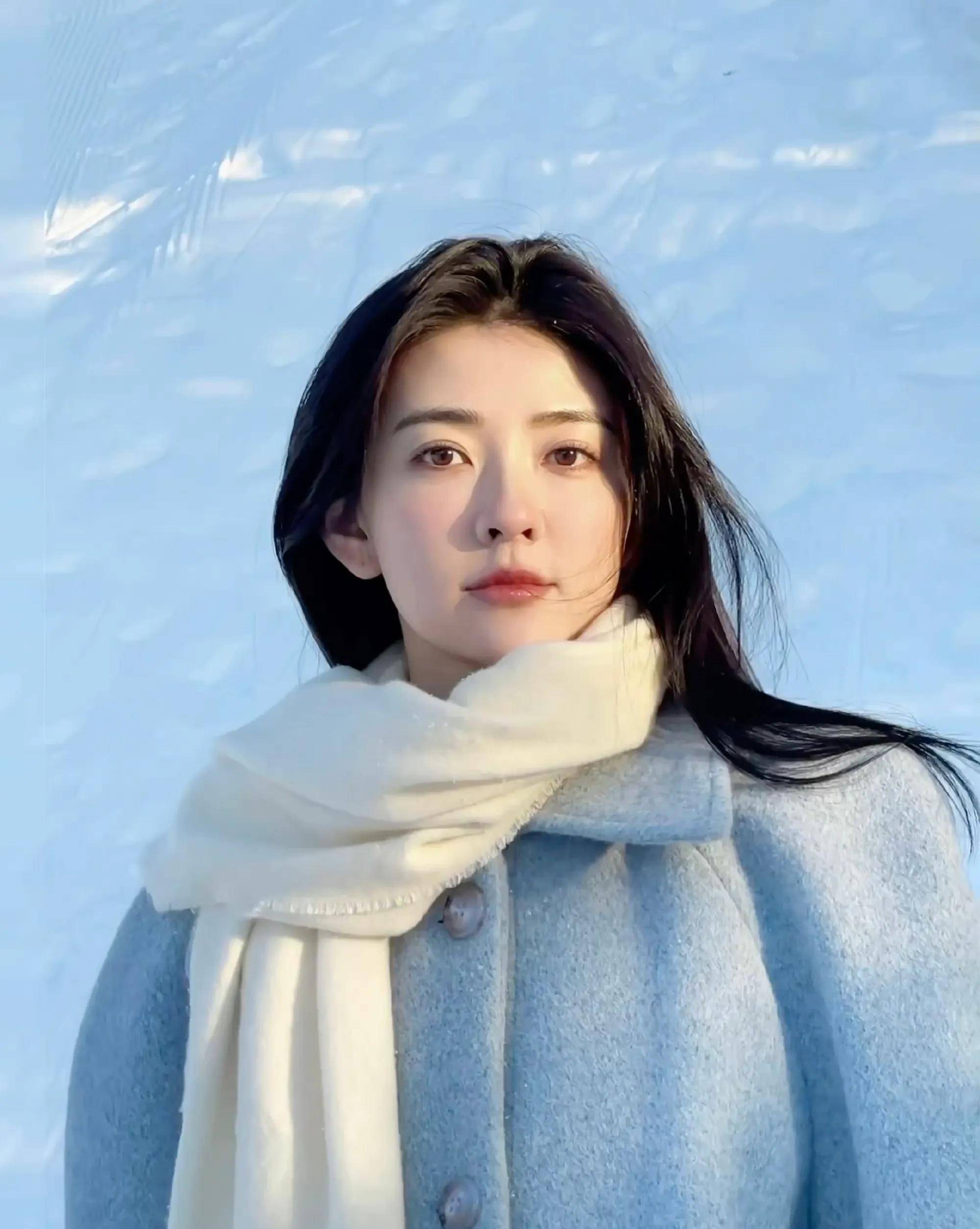 梁洁最新照片,星光璀璨,演绎时代传奇之美