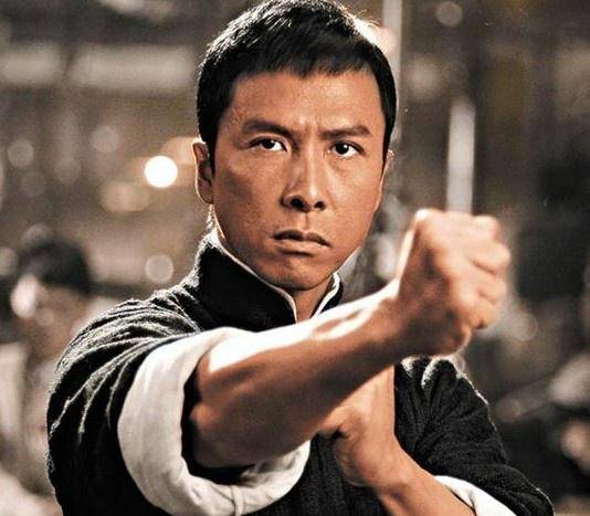 曾子丹新电影闪耀登场,时代之光映照影坛巨星