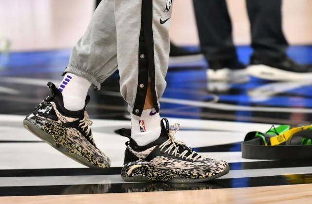 韦德最新篮球鞋发布,时尚与性能完美结合
