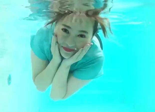 探索水下憋气新纪元,美女挑战极致憋气挑战