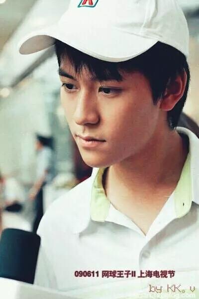 秦俊杰最新阳光帅气图片,每一刻都让人心动不已