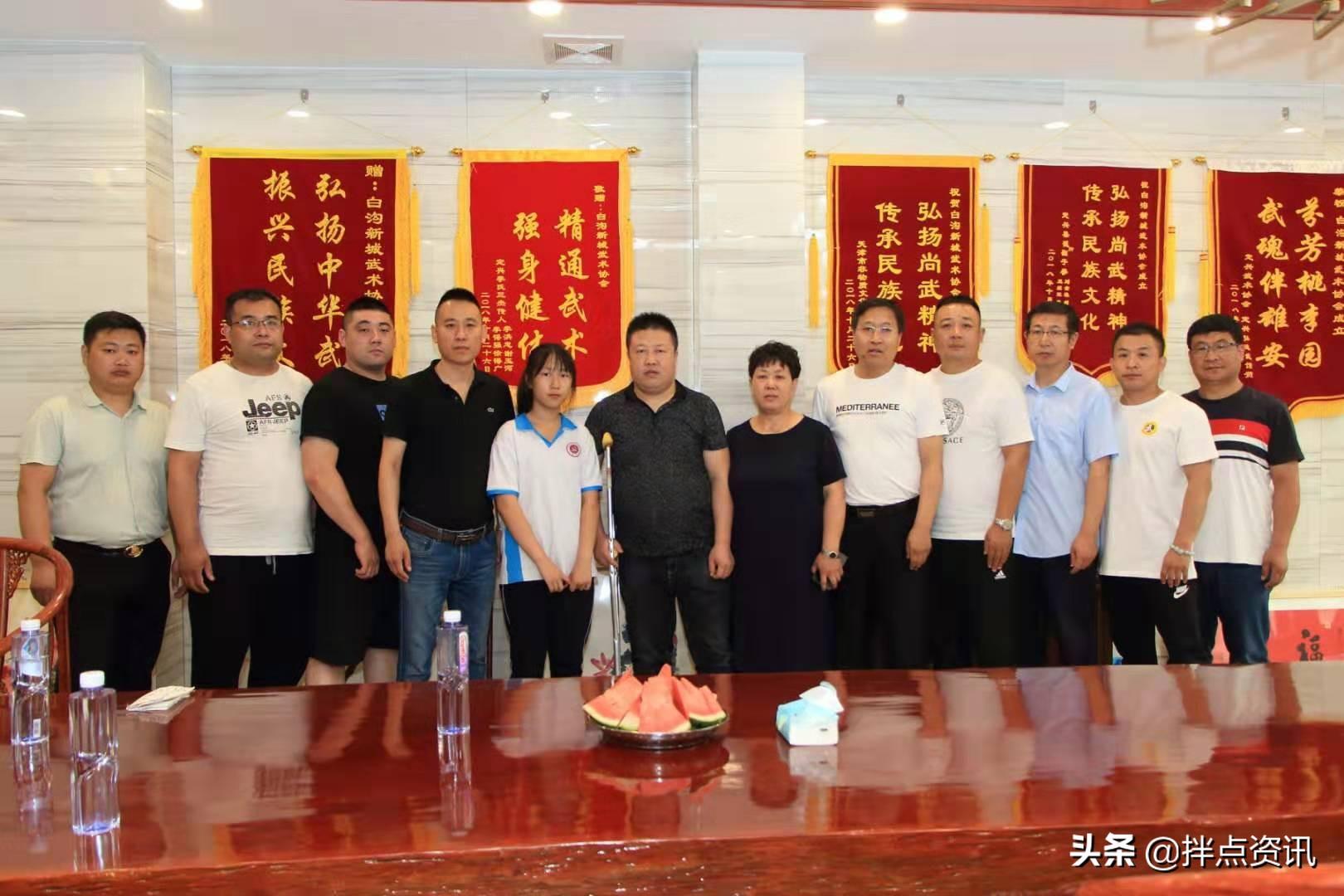 白沟河畔突发车祸事件报道