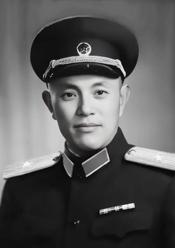 赵志丹少将最新科技产品介绍亮相