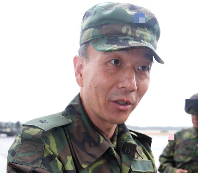 赵志丹少将最新科技产品介绍亮相