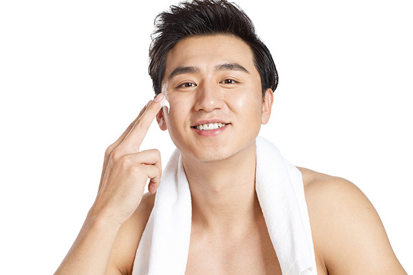 护肤男士重塑自信,拥抱改变与成就感的旅程