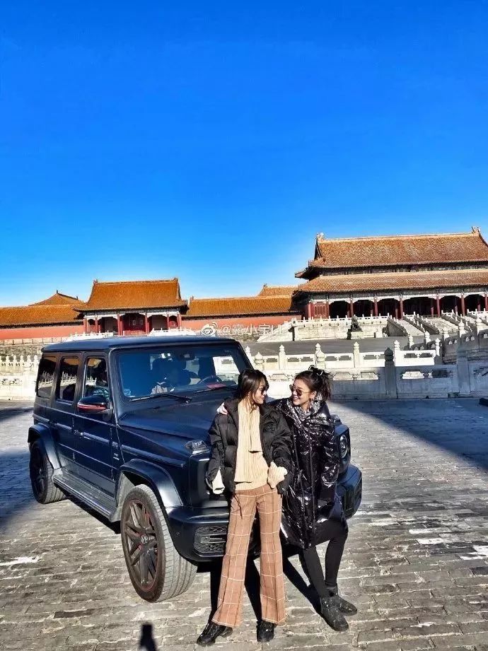 故宫奔驰最新震撼登场，古都新风尚，引领时代潮流！
