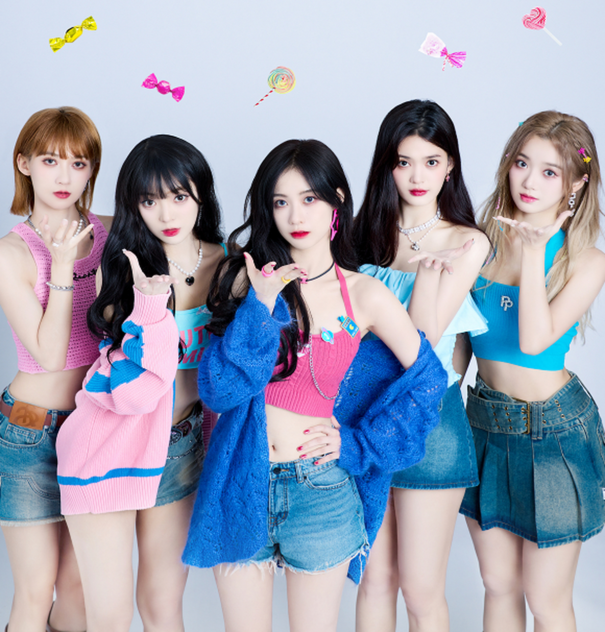 最新女团成员闪耀登场,引领潮流新风尚!