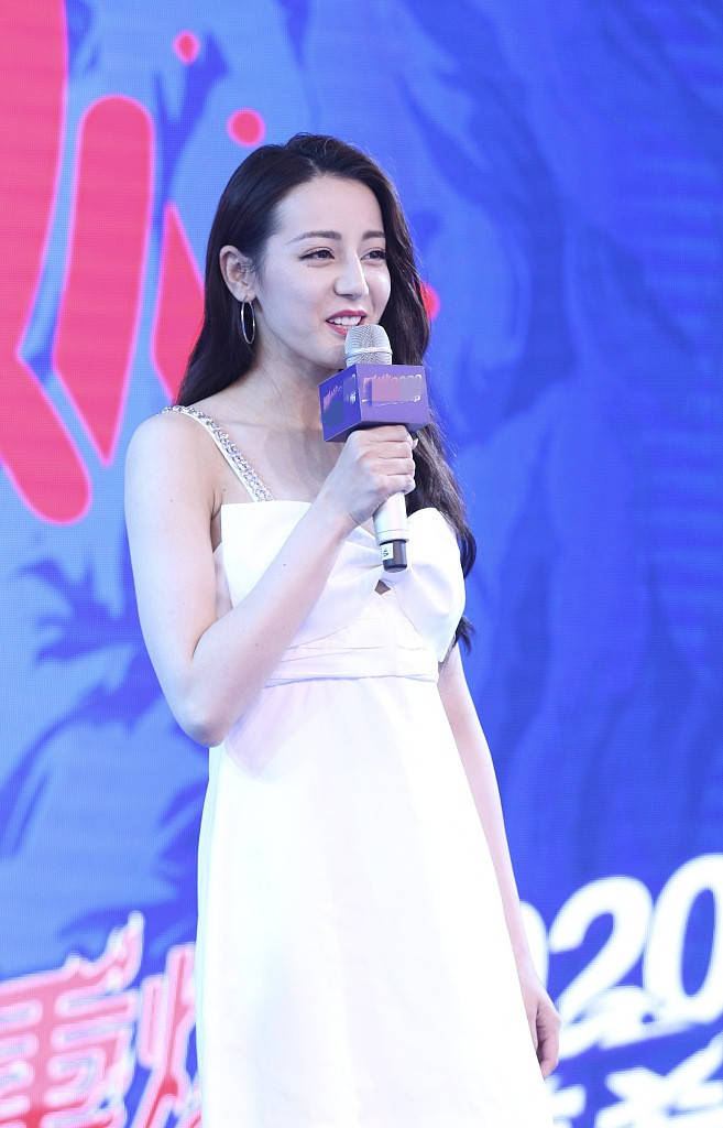 热巴出席活动最新动态,星光下的温馨日常