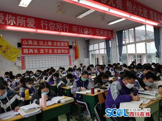 四川开学迎新季，欢乐重逢时刻启动