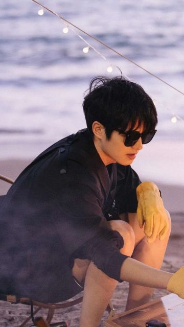 刘昊然最新图片揭秘,明星流行与争议焦点热议